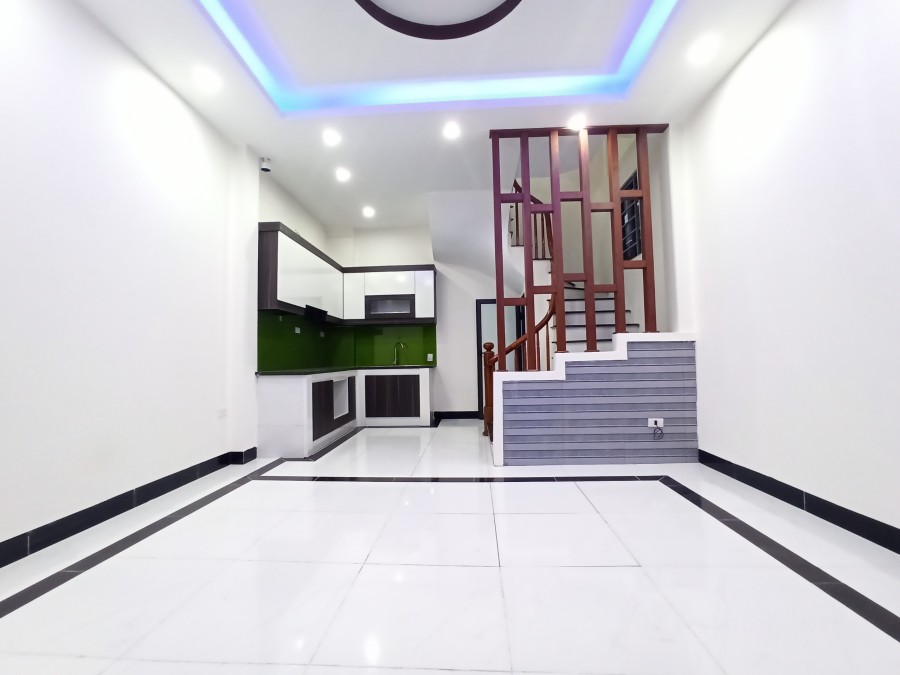 Hiếm Giá Ngõ nhà Mặt Phố 94 Tân Mai 70m2x 4t Tiện ích đầy đủ bán kính 500m Rẻ hơn TT 200tr