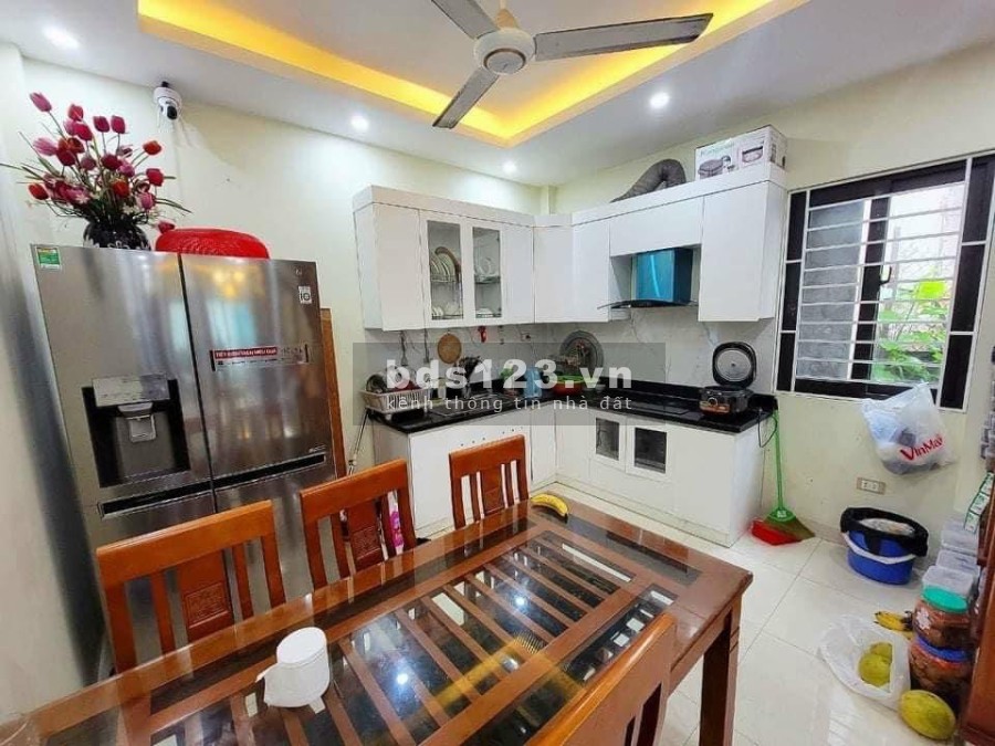 Bán gấp nhà đường Láng, Đống Đa, ô tô kinh doanh, mặt ngõ thông, sổ chính chủ, giá tốt