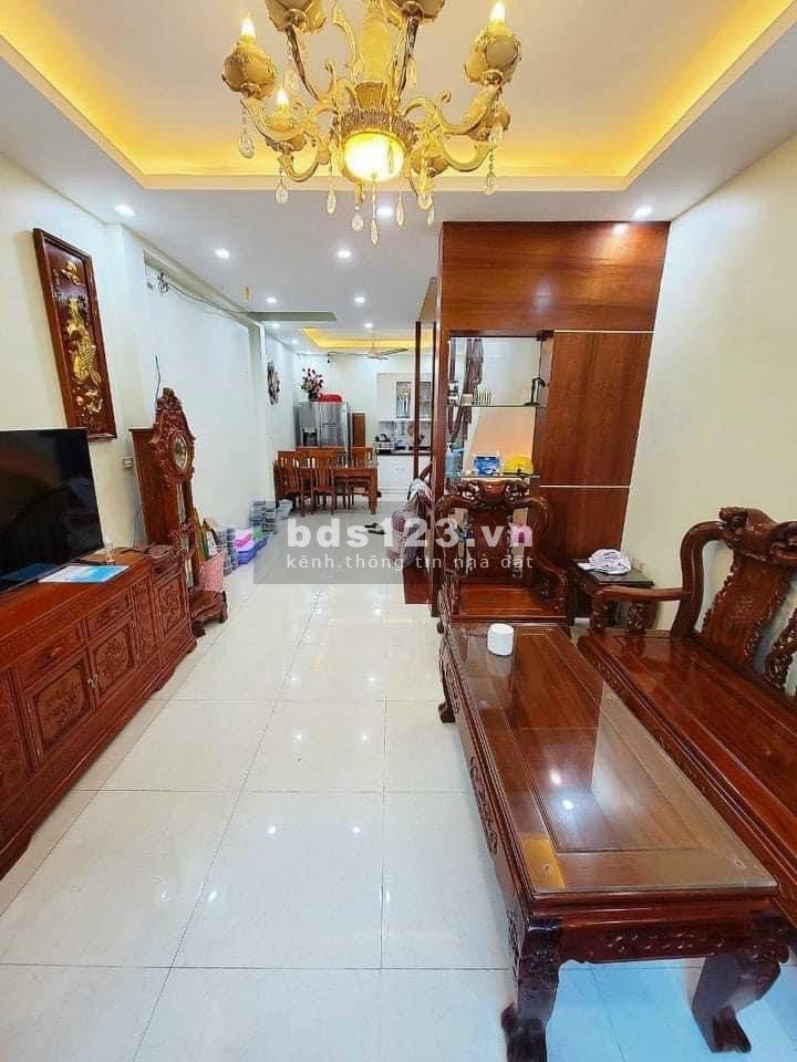 Bán gấp nhà đường Láng, Đống Đa, ô tô kinh doanh, mặt ngõ thông, sổ chính chủ, giá tốt