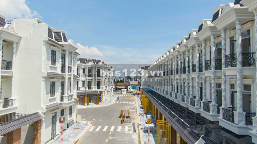 Nhà phố thương mại, kinh doanh tốt trung tâm Tp Dĩ An giá 1,3 tỷ (30%), sổ hồng riêng từng căn