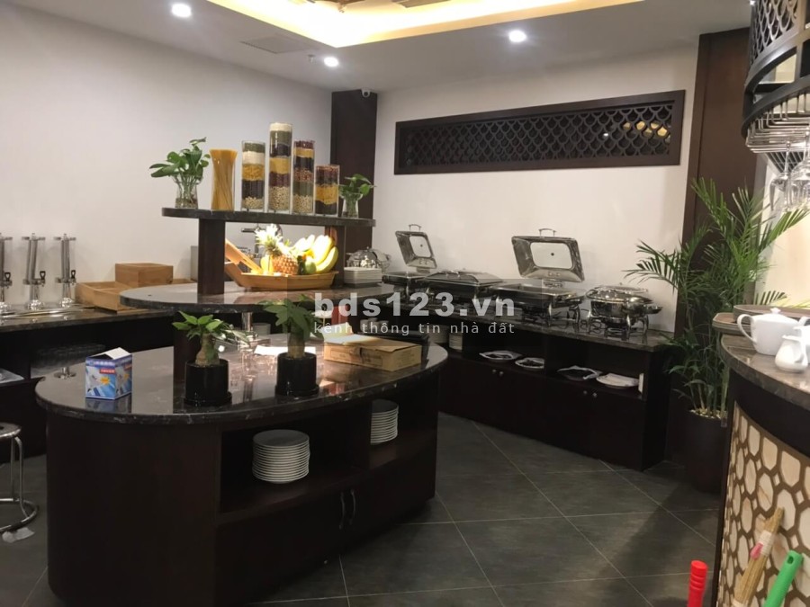 Bán nhà mặt phố chính chủ Nguyễn Đình Hoàn – Cầu Giấy mặt tiền 15m, giá 140 tỷ.