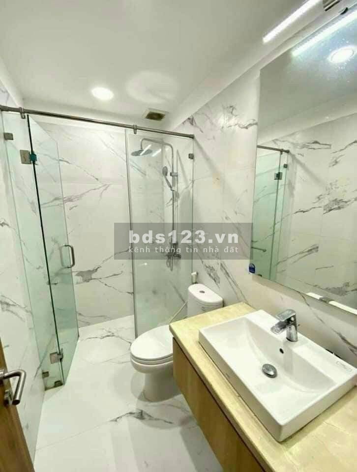 Nhà phố thương mại, kinh doanh tốt trung tâm Tp Dĩ An giá 1,3 tỷ (30%), sổ hồng riêng từng căn
