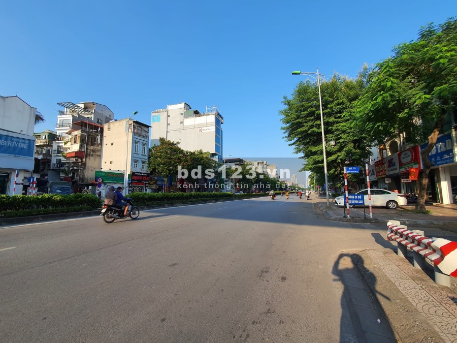 Nhà nguyên căn đẹp Quận Long Biên mặt phố Nguyễn Văn Cừ toà nhà 11 tầng mặt tiền 8m