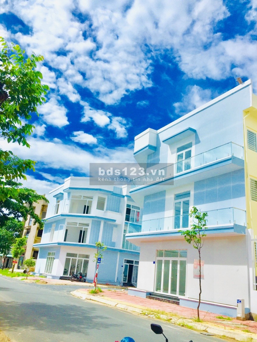 Mua nhà mới nhận vàng ngày nhà nguyên 1 trệt 1 lầu, 2 lầu khu dân cư Hoàng Quân