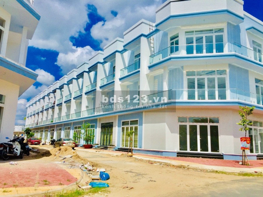 Mua nhà mới nhận vàng ngày nhà nguyên 1 trệt 1 lầu, 2 lầu khu dân cư Hoàng Quân