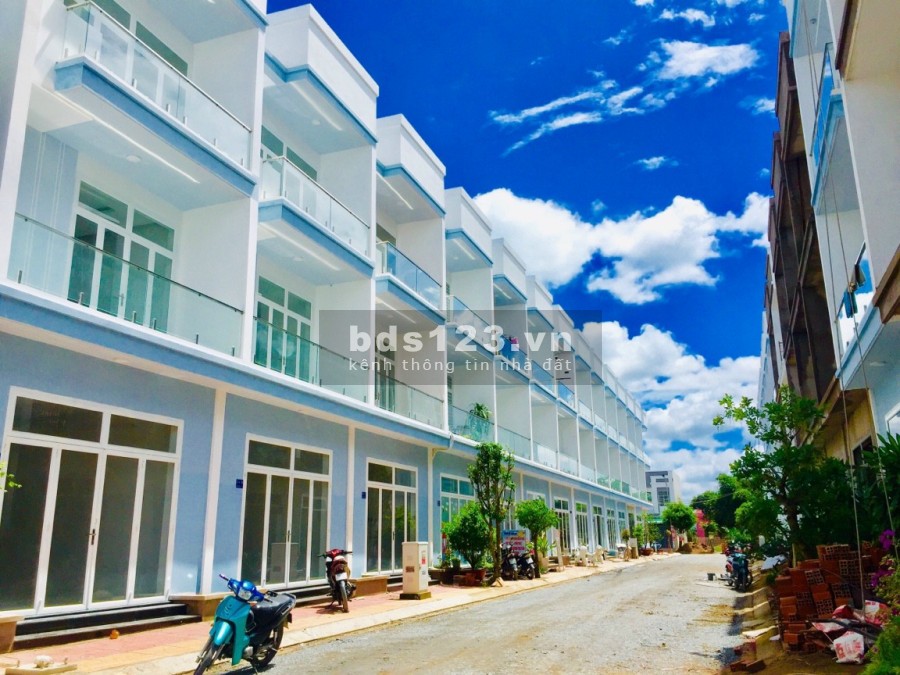 Mua nhà mới nhận vàng ngày nhà nguyên 1 trệt 1 lầu, 2 lầu khu dân cư Hoàng Quân