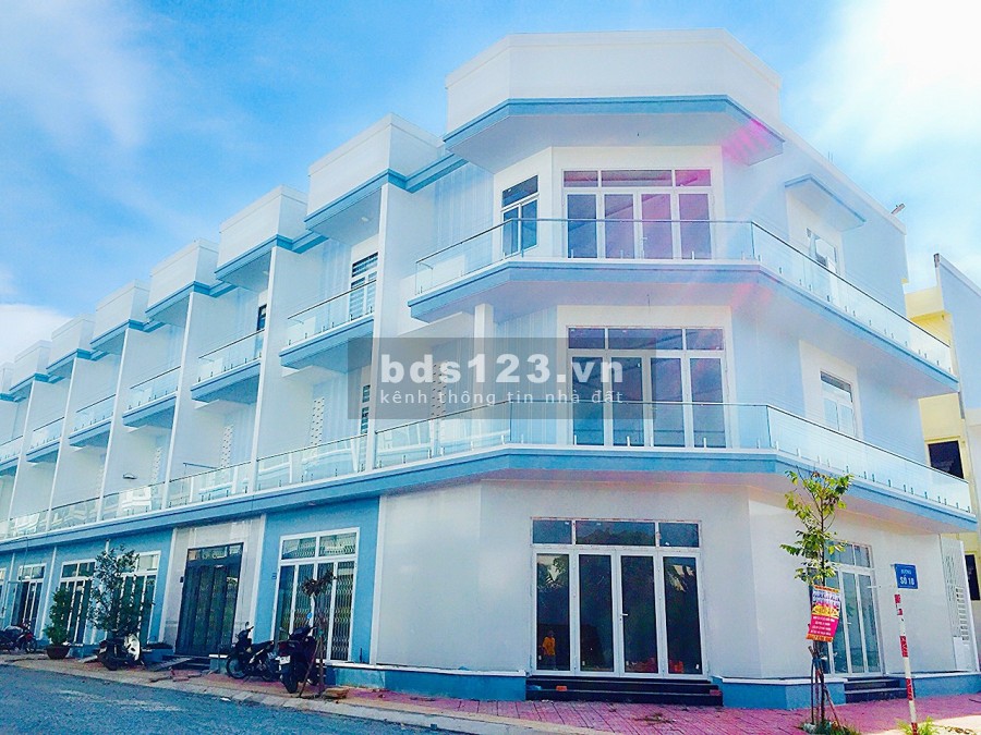 Mua nhà mới nhận vàng ngày nhà nguyên 1 trệt 1 lầu, 2 lầu khu dân cư Hoàng Quân