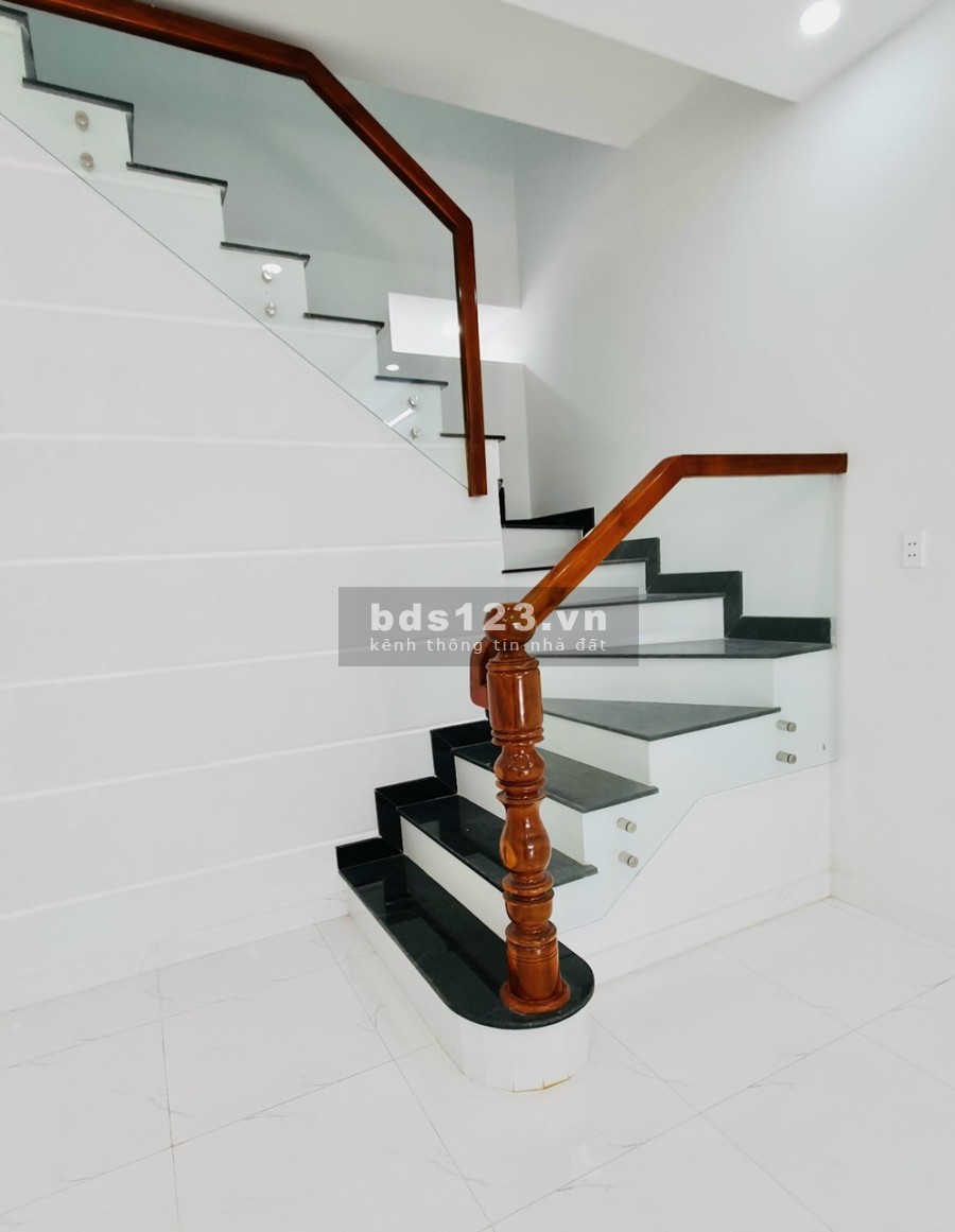 Mua nhà mới nhận vàng ngày nhà nguyên 1 trệt 1 lầu, 2 lầu khu dân cư Hoàng Quân