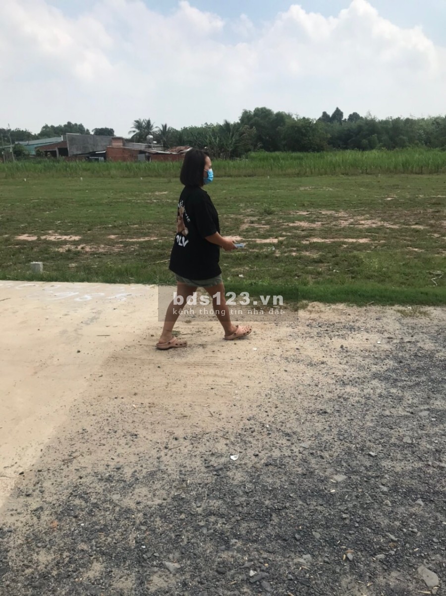 Bán gấp lô đất mặt tiền thị trấn Bến Cầu, huyện Bến Cầu, sổ hồng riêng, lh 0914165157
