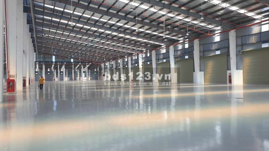 Chính chủ cho thuê 2.480m2 kho tiêu chuẩn quốc tế trong KCN Đài Tư, Long Biên