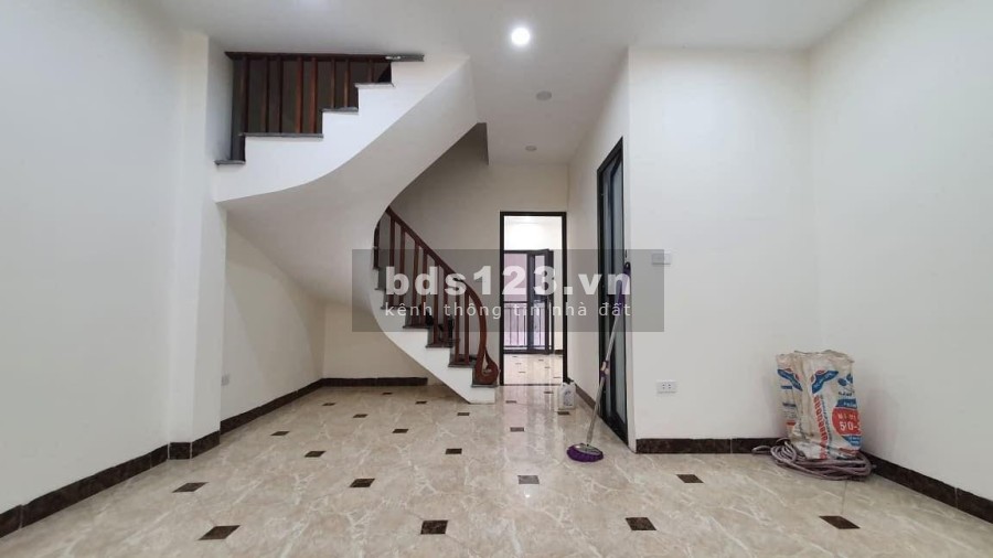 Bán nhà nguyên căn mới phân lô Lò Đúc, Quận Hai Bà Trưng, 5 tầng, giá bán hơn 5 tỷ