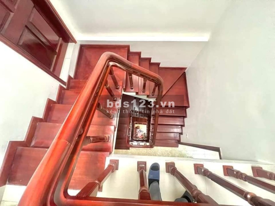 Bán nhà mặt phố T4/2022 Hoa Bằng Quận Cầu Giấy 50M, 5 tầng, giá 12.45 tỷ sổ đỏ chính chủ