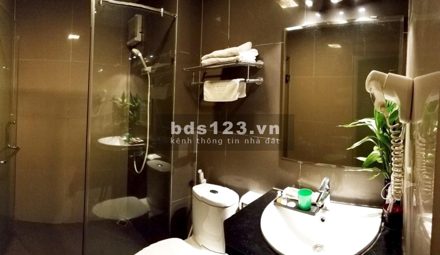 Bán nhà mặt phố T4/2022 Hoa Bằng Quận Cầu Giấy 50M, 5 tầng, giá 12.45 tỷ sổ đỏ chính chủ