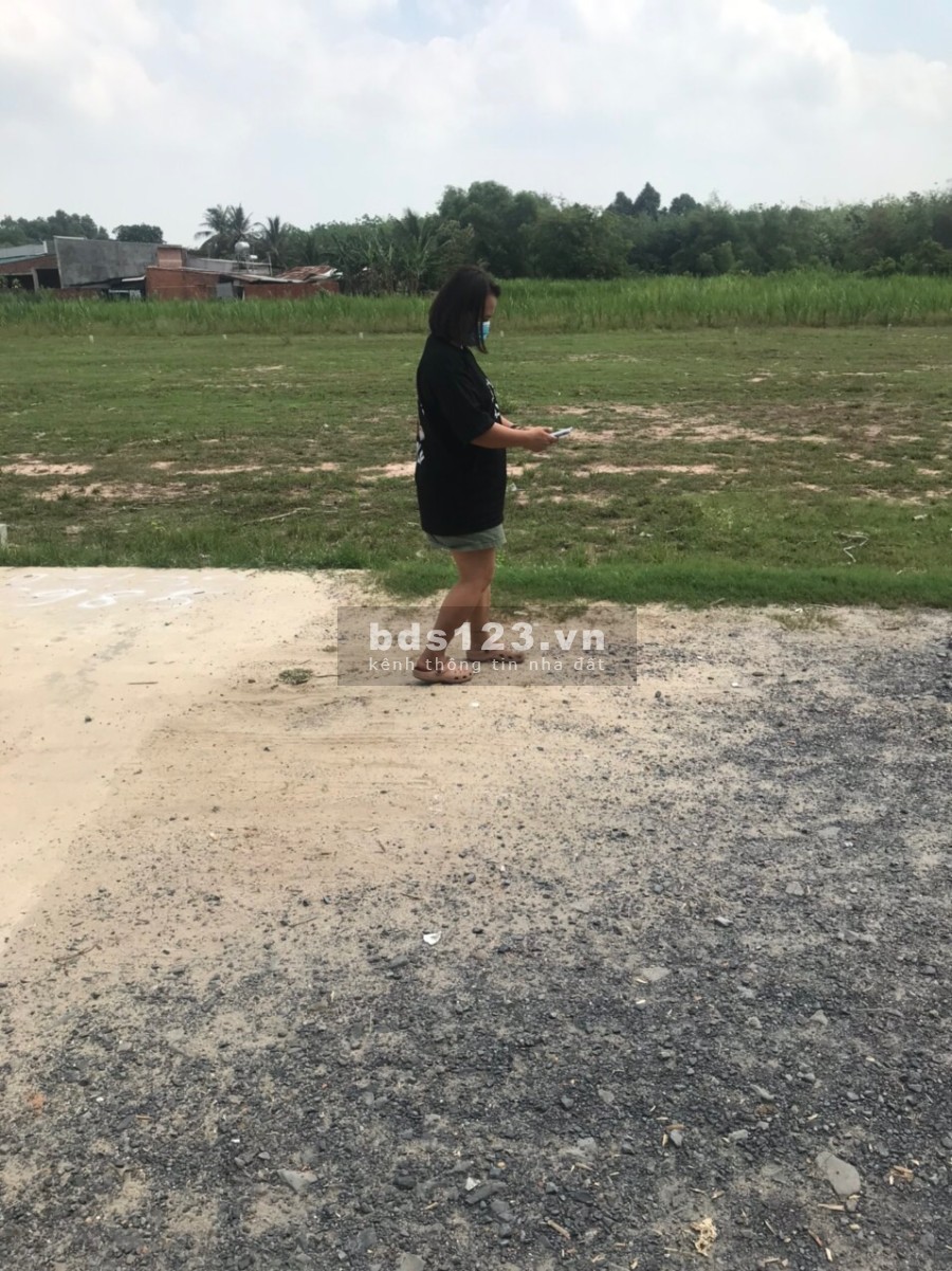 Bán gấp lô đất mặt tiền thị trấn Bến Cầu, huyện Bến Cầu, sổ hồng riêng, lh 0914165157
