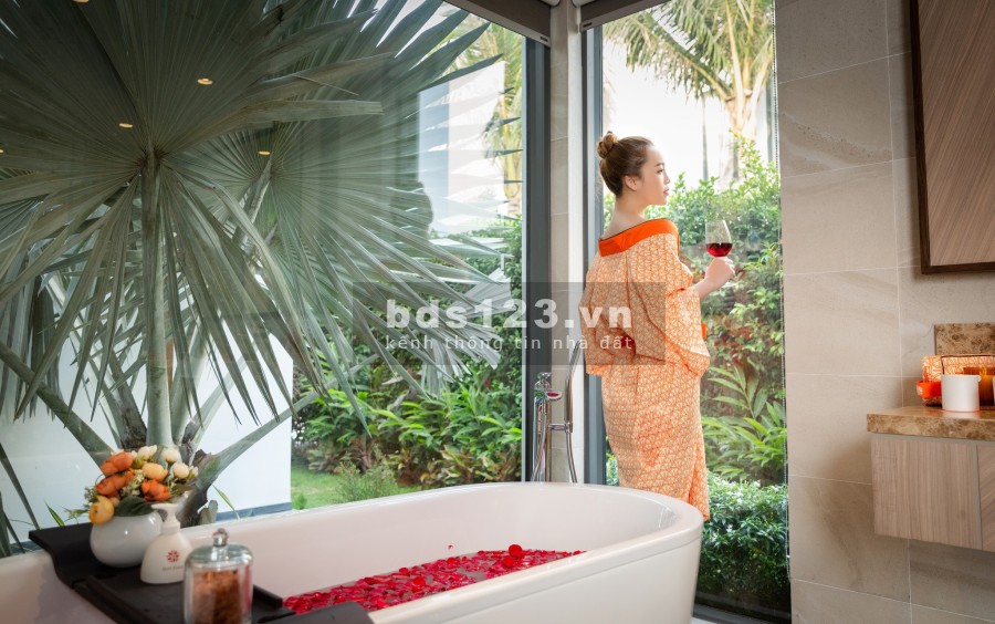 Biệt thự mặt tiền biển Banyan Tree Hồ Tràm 384 m2, bàn giao full nội thất, Dual Key_ LH 0936122125