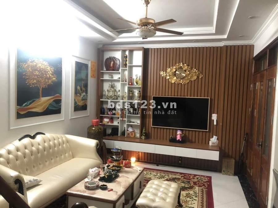 Bán nhà ngõ Hồ Tùng Mậu, full nội thất ô tô đỗ cổng, giá bán nhỉnh 2 tỷ, sổ đỏ chính chủ