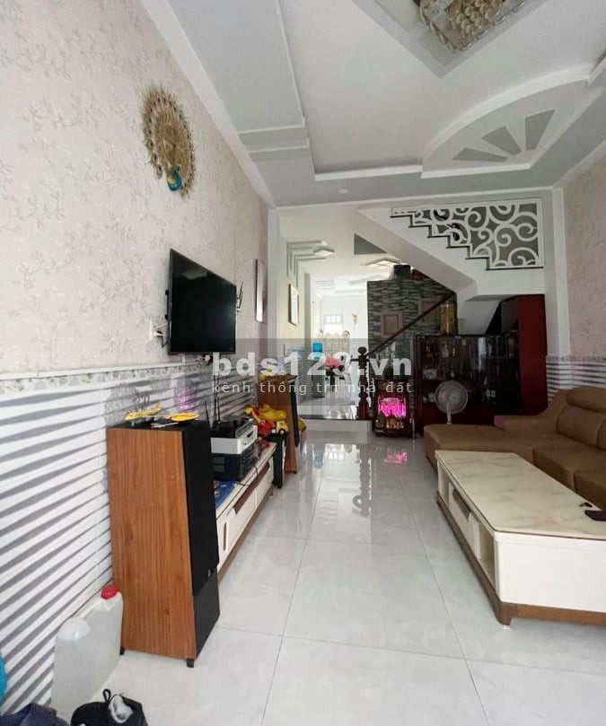 Nhỏ tiền được ở liền, trung tâm Quận 10 thiết kế nhiều cửa sổ, dtsd 33m2, 2 tầng đúc
