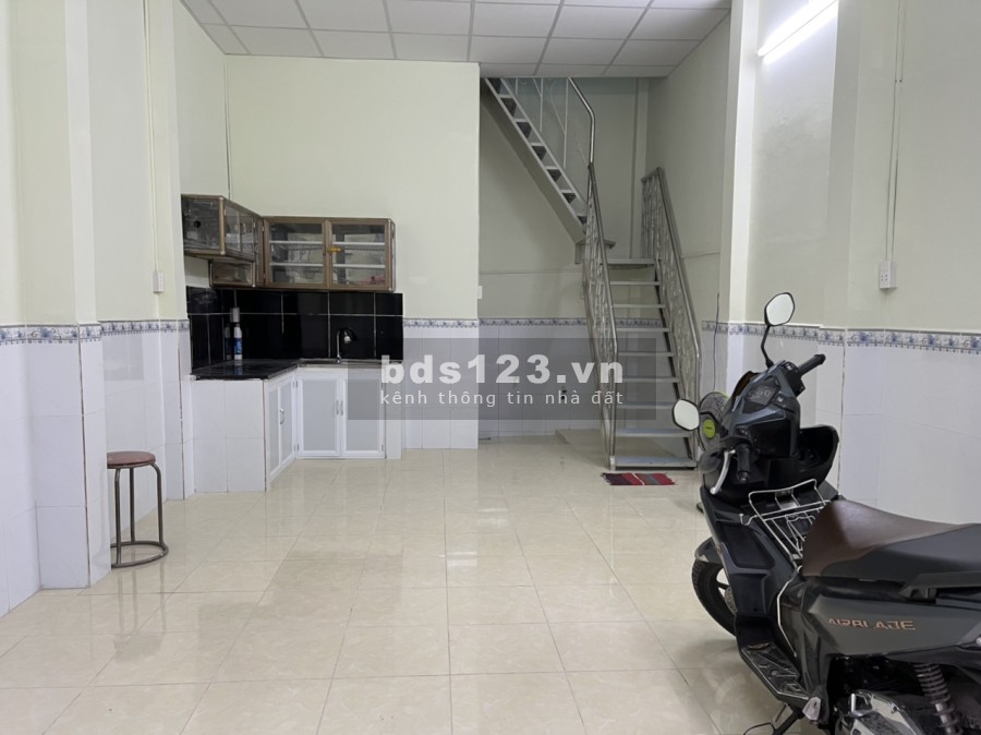 Cho thuê nhà nguyên căn hẻm Phạm Hùng, p4, Quận Hẻm 243 Phạm Hùng, đầu hẻm có VLXD Quang Học