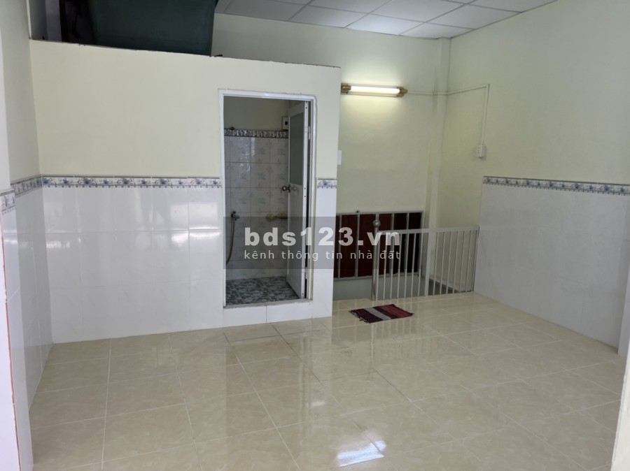 Cho thuê nhà nguyên căn hẻm Phạm Hùng, p4, Quận Hẻm 243 Phạm Hùng, đầu hẻm có VLXD Quang Học