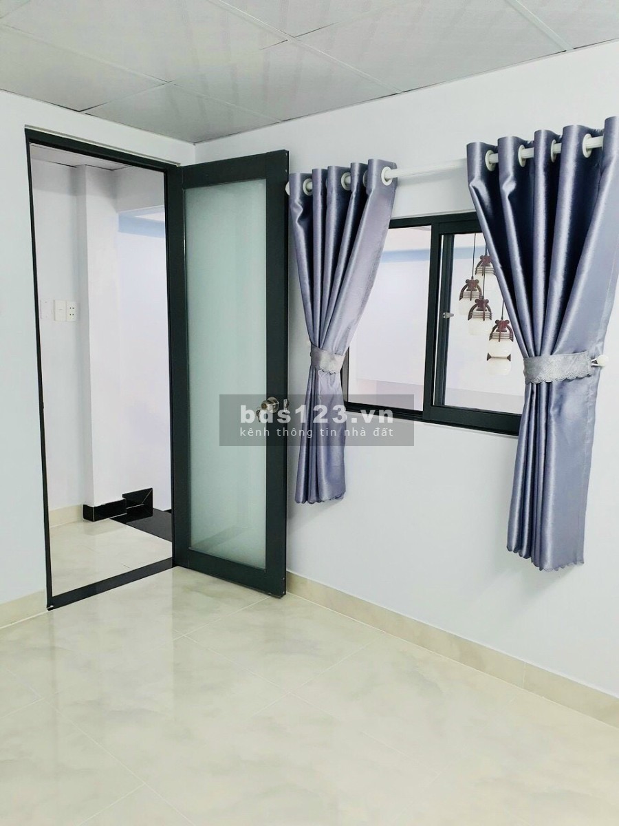 Bán nhà đường Hoàng Phan Thái, chợ Bình Chánh dtsd 100m2, 1T + 1L có 5 phòng ngủ