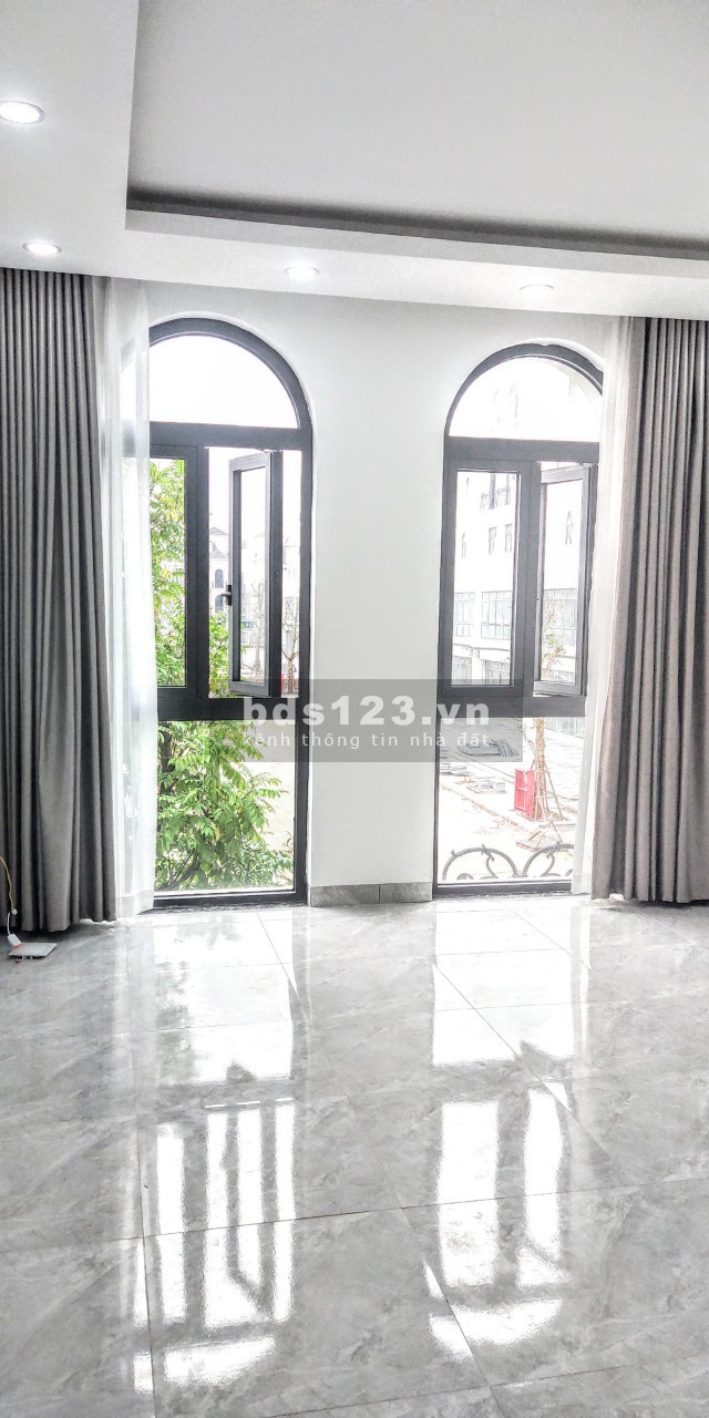 Chính chủ Cho thuê shophouse đã hoàn thiện mặt đường 52m giá 25tr/th Vinhomes Oceanpark gia lâm HN