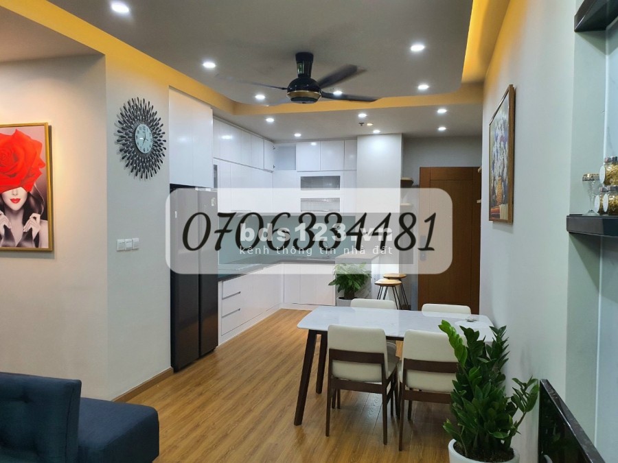Bán căn hộ diện tích sư dụng 62m2 view hồ bơi giá 1.7 tỷ, liên hệ: 0706334481