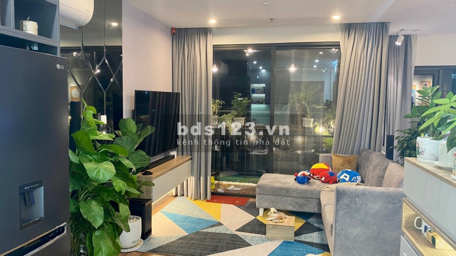 Chính chủ sang gấp căn hộ 2 pn lớn dtsd 69m2, chung cư Vinhomes Gradn Park Quận 9