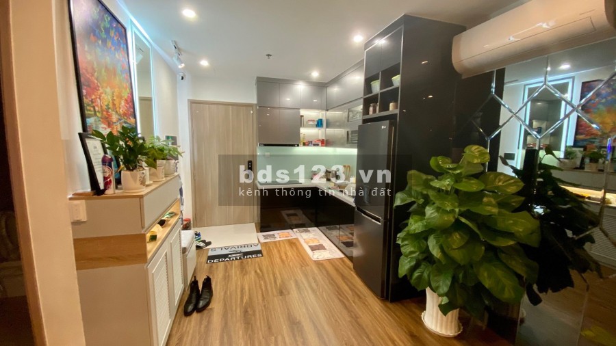 Chính chủ sang gấp căn hộ 2 pn lớn dtsd 69m2, chung cư Vinhomes Gradn Park Quận 9