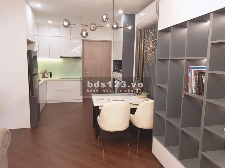 Bán nhanh căn hộ 2 pn chung cư Vinhomes diện tích 59m2, giá bán 1.8 tỷ, bàn giao sổ