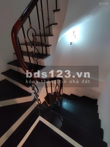 Nhà gần chợ phúc lợi Phúc Lợi diện tích sử dụng 34m2, giá 2,75 tỷ đúc 5 tầng kiên cố