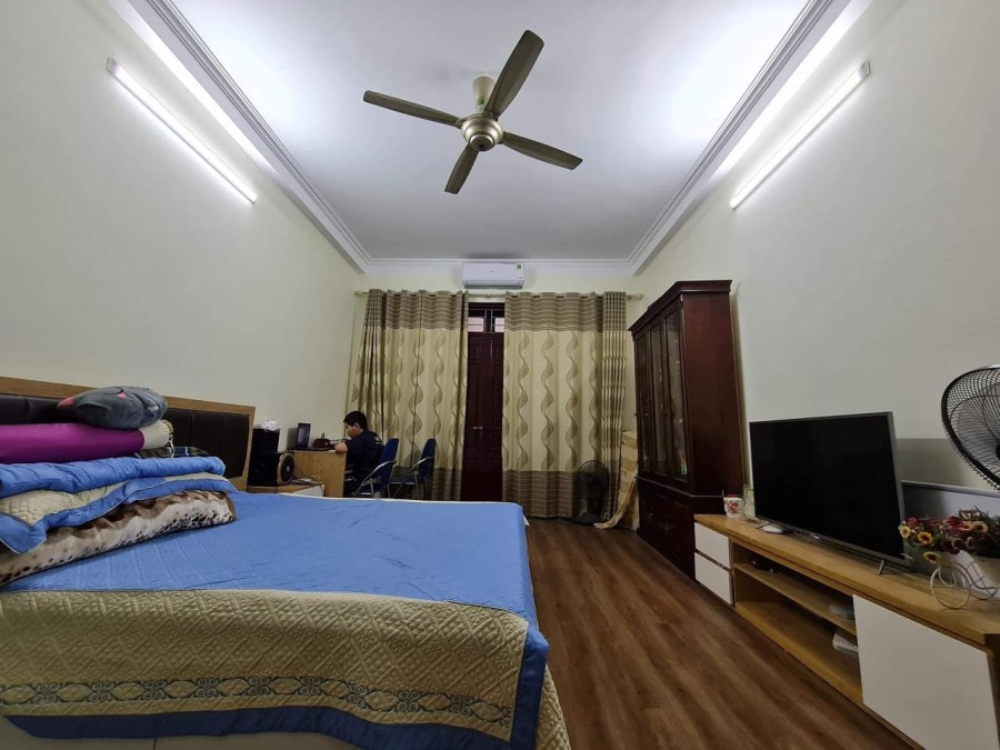 Bán nhà nguyên căn hai mặt ngõ Trương Định Hoàng Mai dtsd 48m2 5 tầng mt 4m nhỉnh 4 tỷ.