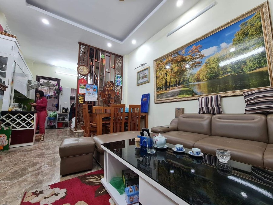 Bán nhà nguyên căn hai mặt ngõ Trương Định Hoàng Mai dtsd 48m2 5 tầng mt 4m nhỉnh 4 tỷ.