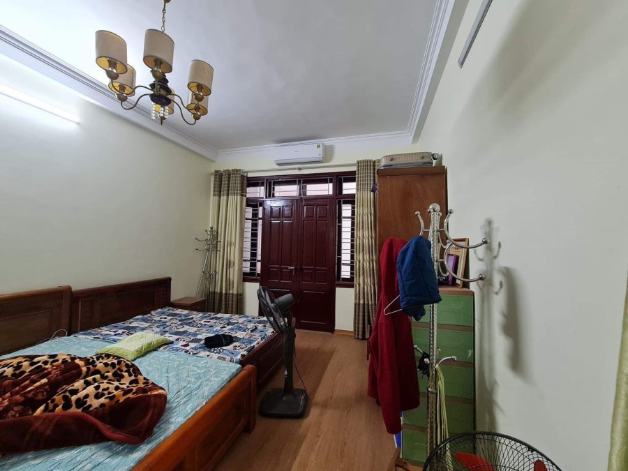 Bán nhà nguyên căn hai mặt ngõ Trương Định Hoàng Mai dtsd 48m2 5 tầng mt 4m nhỉnh 4 tỷ.