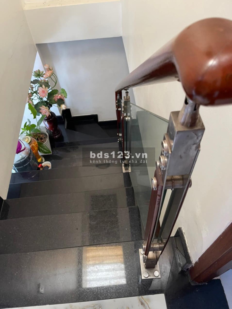 Nhà có mặt tiền và hẻm xe hơi nhựa kinh doanh diện tích 68m2 Bùi Thế Mỹ giá bán 8 tỷ