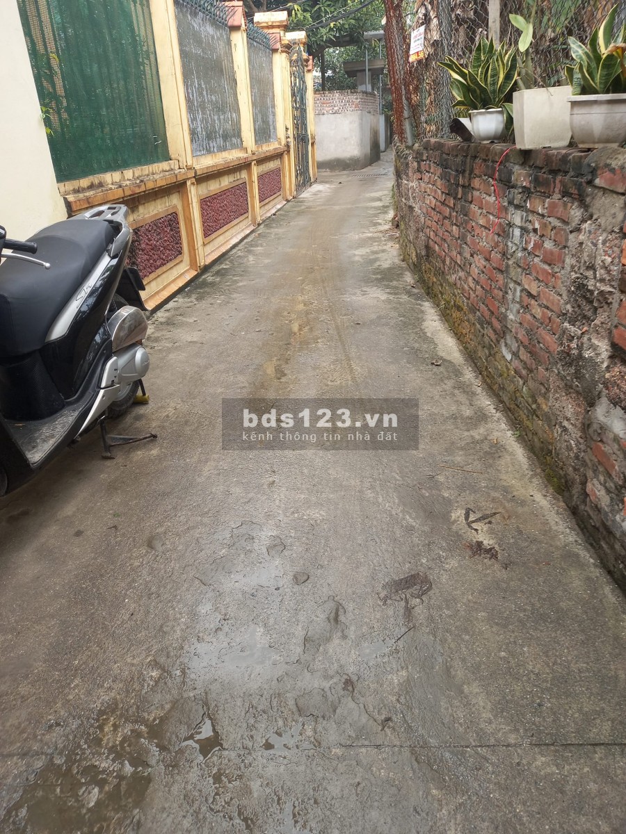 Thanh Lân Lĩnh Nam bán đất tặng nhà lô góc 3 mặt thoáng giá bán chỉ 1.35 tỷ, lh 0988071498