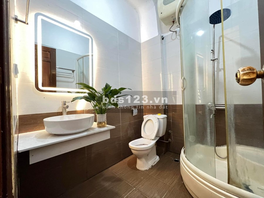 Nhà đẹp ở ngay có 102 trung tâm Đống Đa, Cầu Giấy 35M 5 Tầng , 4.3 tỷ