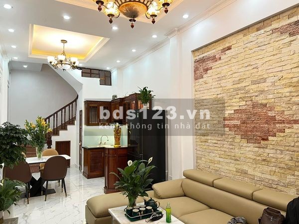 Nhà đẹp ở ngay có 102 trung tâm Đống Đa, Cầu Giấy 35M 5 Tầng , 4.3 tỷ