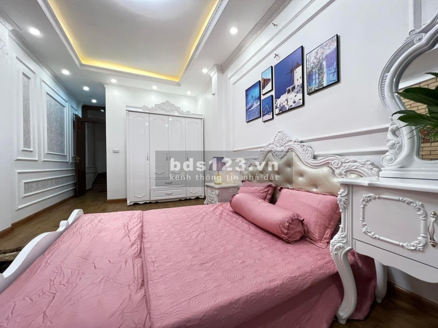 Nhà đẹp ở ngay có 102 trung tâm Đống Đa, Cầu Giấy 35M 5 Tầng , 4.3 tỷ
