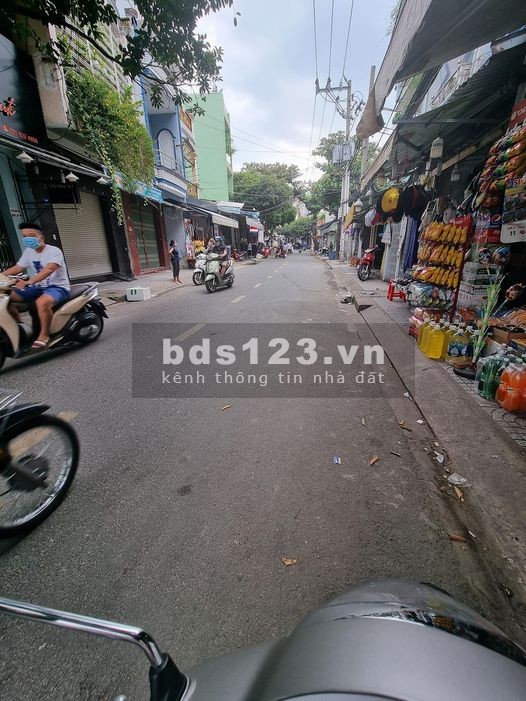 Nhà có mặt tiền và hẻm xe hơi nhựa kinh doanh diện tích 68m2 Bùi Thế Mỹ giá bán 8 tỷ