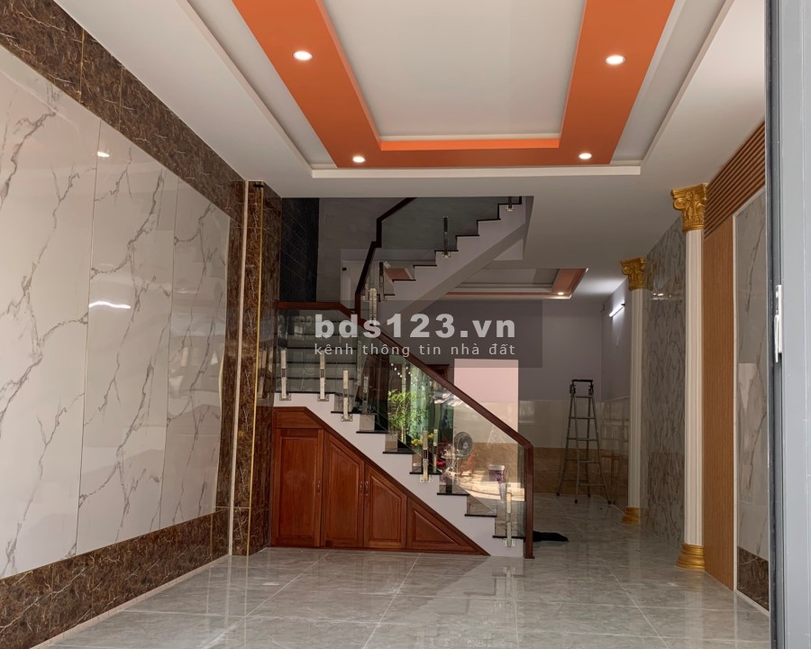 Cần bán nhà nguyên căn mặt phố đường Lê Thiệt, đường lớn, khu dân cư