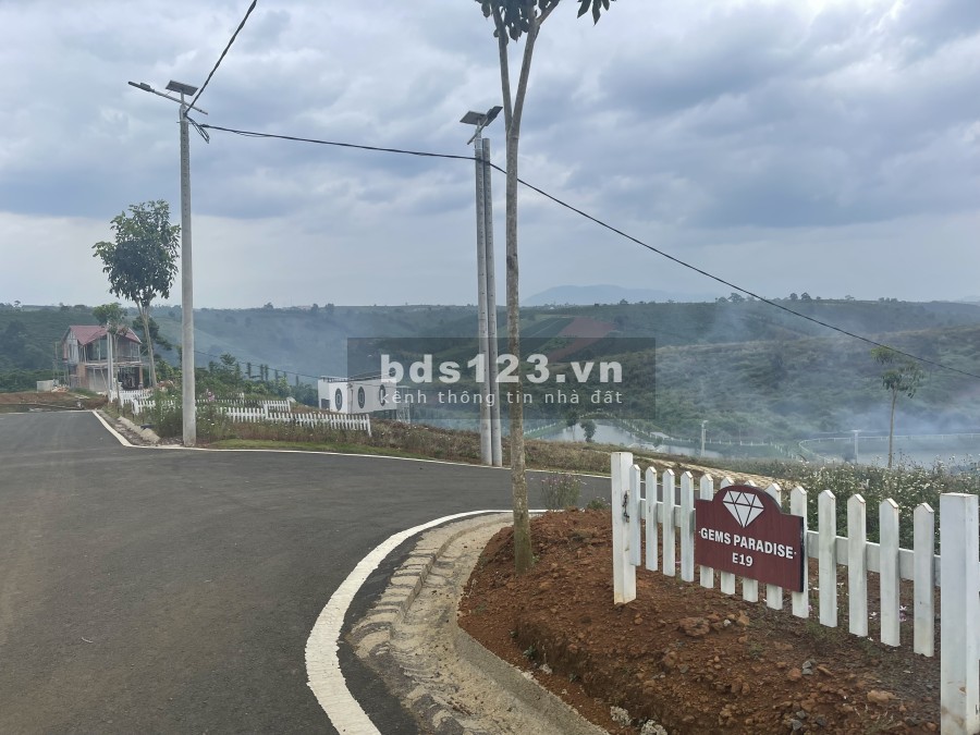 Chủ cần bán đất nghĩ dưỡng view hồ quy hoạch thổ cư giá chỉ 5.5 triệu/m2, cam kết rẻ nhất khu vực