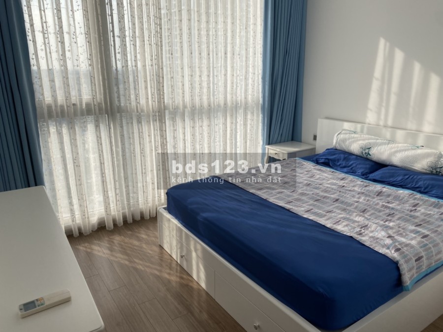 Chính chủ bán căn hộ 2 phòng ngủ, tầng cao tại Khu đô thị Vinhomes Central Park