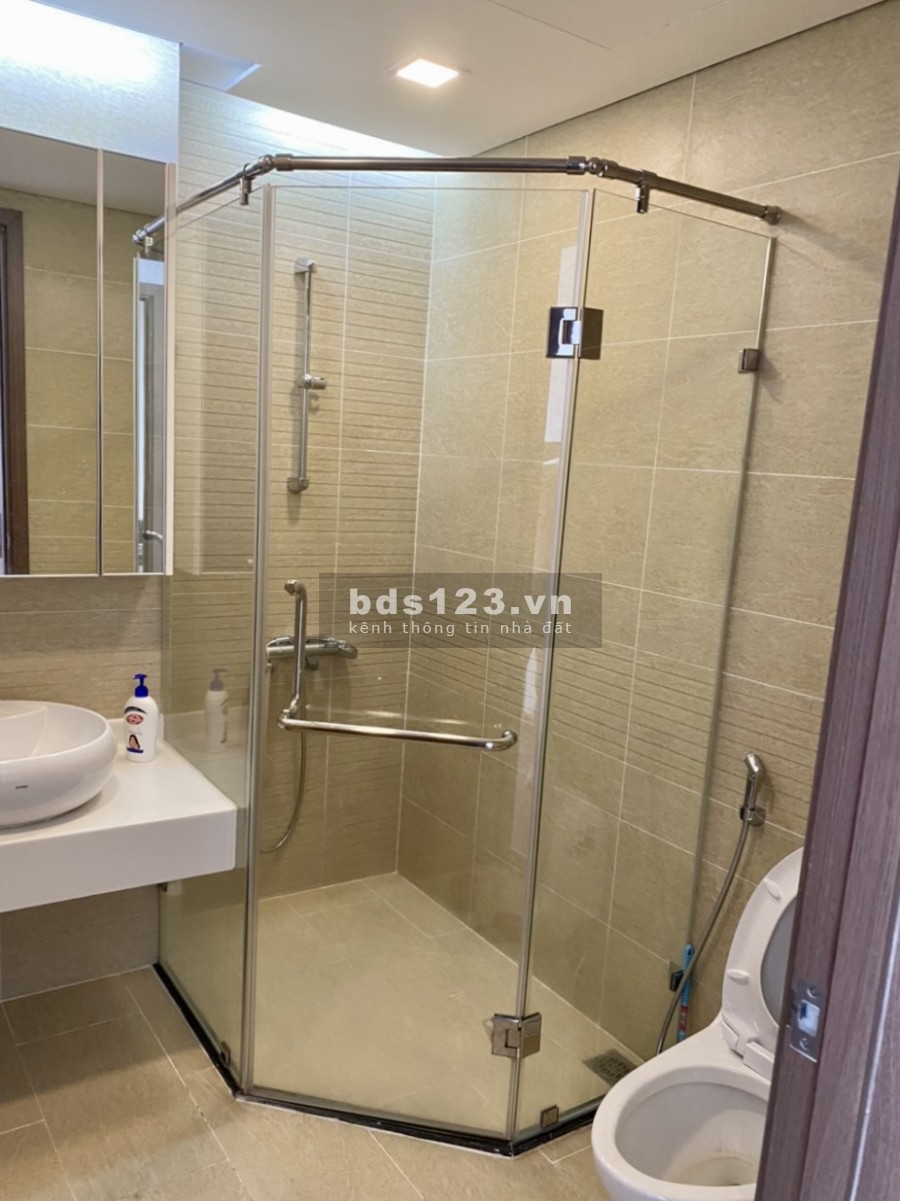 Chính chủ bán căn hộ 2 phòng ngủ, tầng cao tại Khu đô thị Vinhomes Central Park