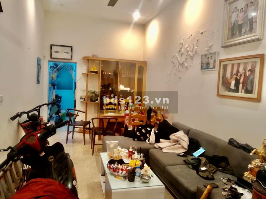 Bán nhà phố Huỳnh Thúc Kháng, gần phố, ô tô đỗ, kinh doanh, giá bán chỉ 4.2 tỷ