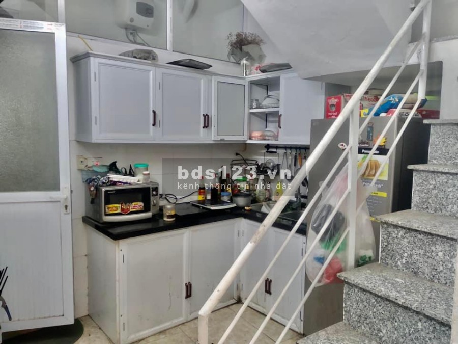 Bán nhà phố Huỳnh Thúc Kháng, gần phố, ô tô đỗ, kinh doanh, giá bán chỉ 4.2 tỷ