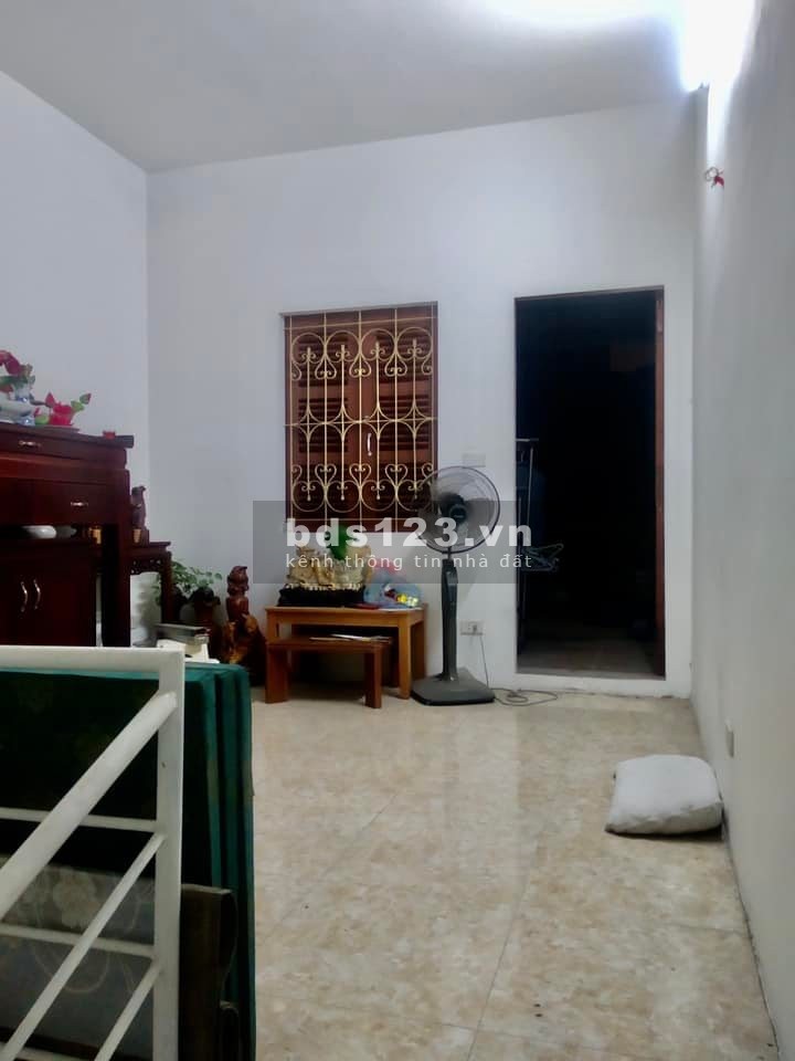 Bán nhà phố Huỳnh Thúc Kháng, gần phố, ô tô đỗ, kinh doanh, giá bán chỉ 4.2 tỷ