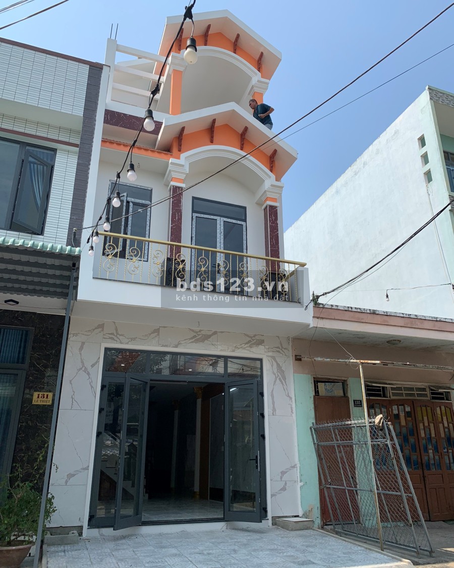 Cần bán nhà nguyên căn mặt phố đường Lê Thiệt, đường lớn, khu dân cư