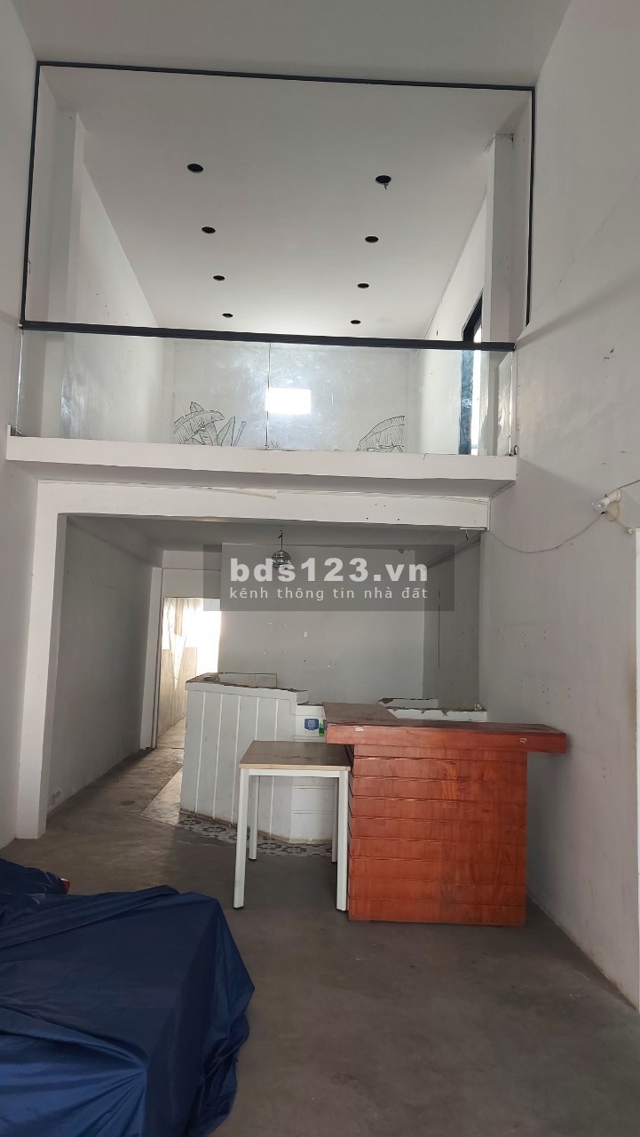 Bán nhà mặt tiền đường Lam Sơn trung tâm thành phố Nha Trang, háp lý sổ hồng công chứng trong ngày
