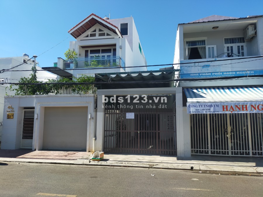 Bán nhà mặt tiền đường Lam Sơn trung tâm thành phố Nha Trang, háp lý sổ hồng công chứng trong ngày