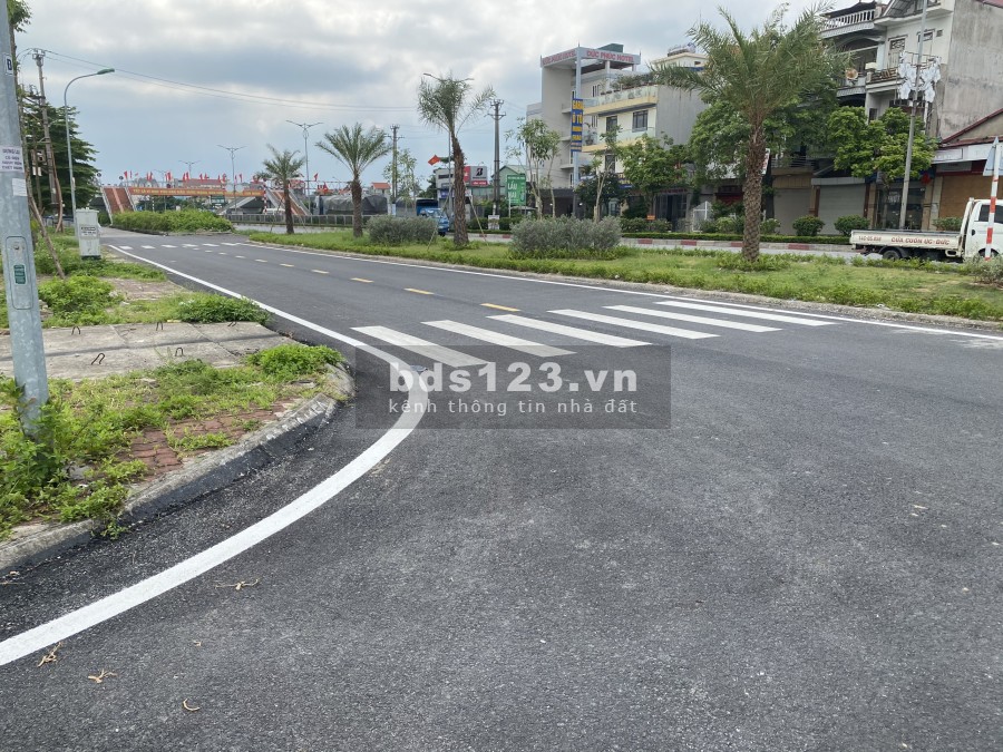 Nhà phố thương mại sổ đỏ lâu dài trung tâm thành phố Uông Bí, Quảng Ninh giá tốt đầu tư